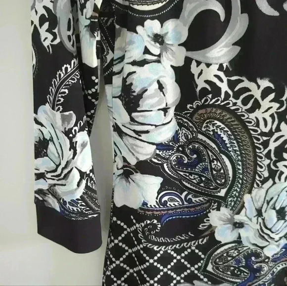 WHITE HOUSE BLACK MARKET | White/Black/Blue Floral 3/4 Length Sleeve Dr… - Picture 3 of 4
